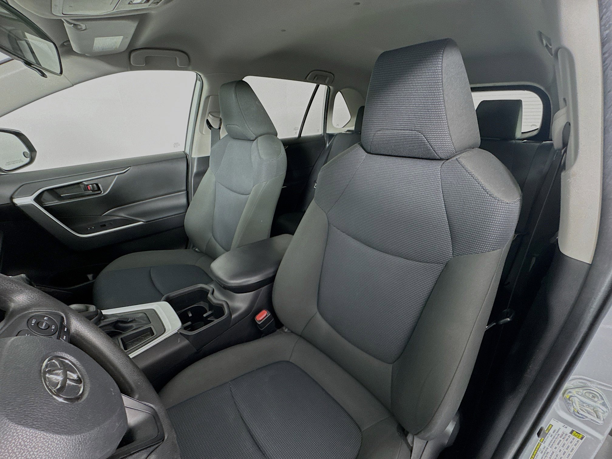 Used 2022 Toyota RAV4 LE image 19