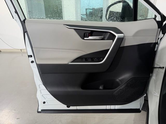 New 2025 Toyota RAV4 XLE image 28