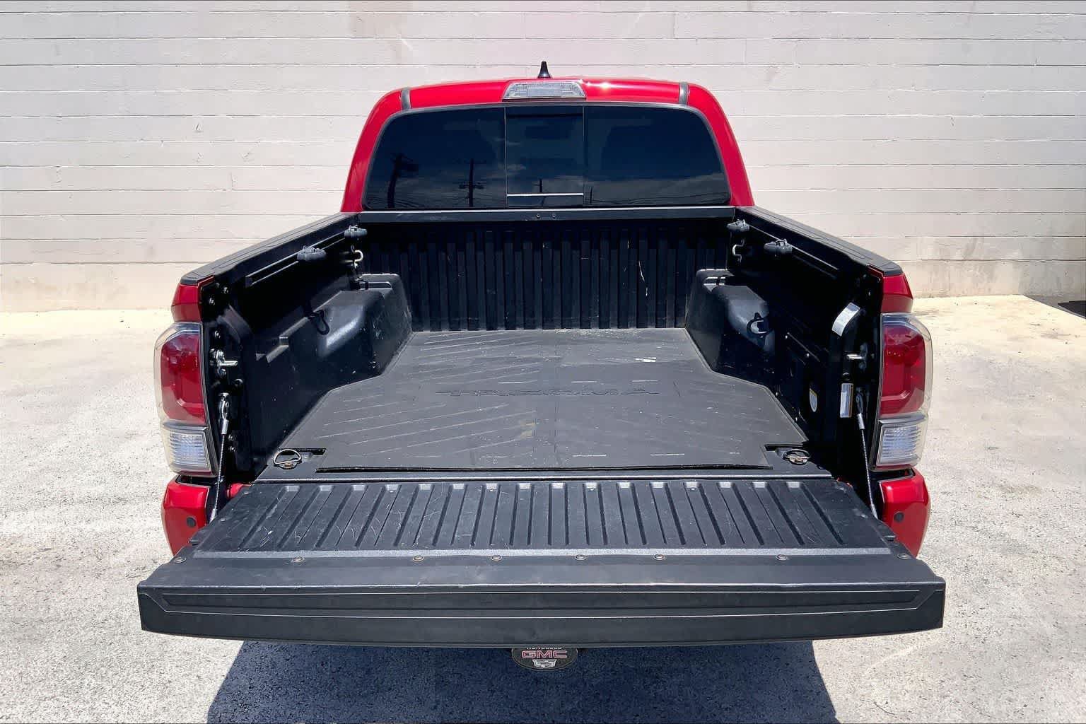 Used 2021 Toyota Tacoma SR AWD/4WD image 18