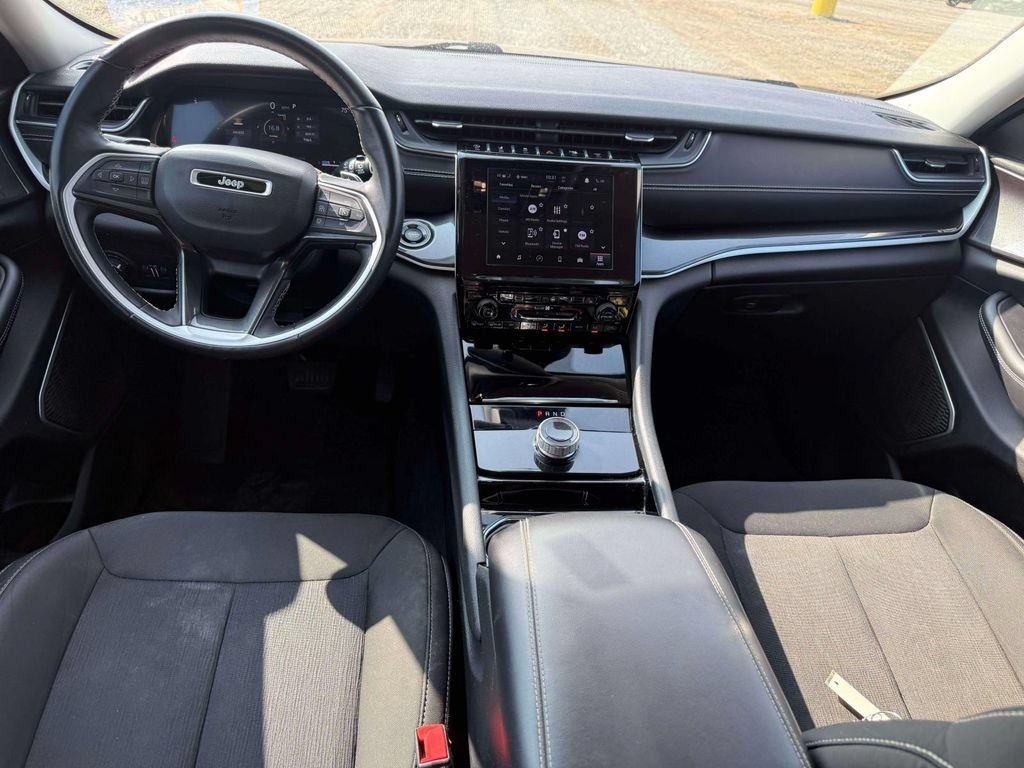 Used 2022 Jeep Grand Cherokee L Laredo w/ Luxury Tech Group I AWD/4WD image 3