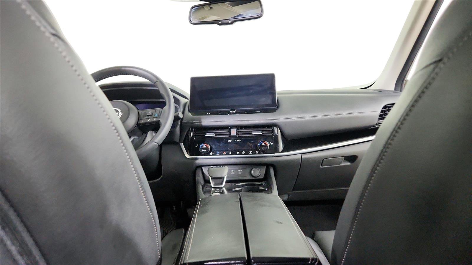 Used 2024 Nissan Rogue SL w/ SL Premium Package image 15