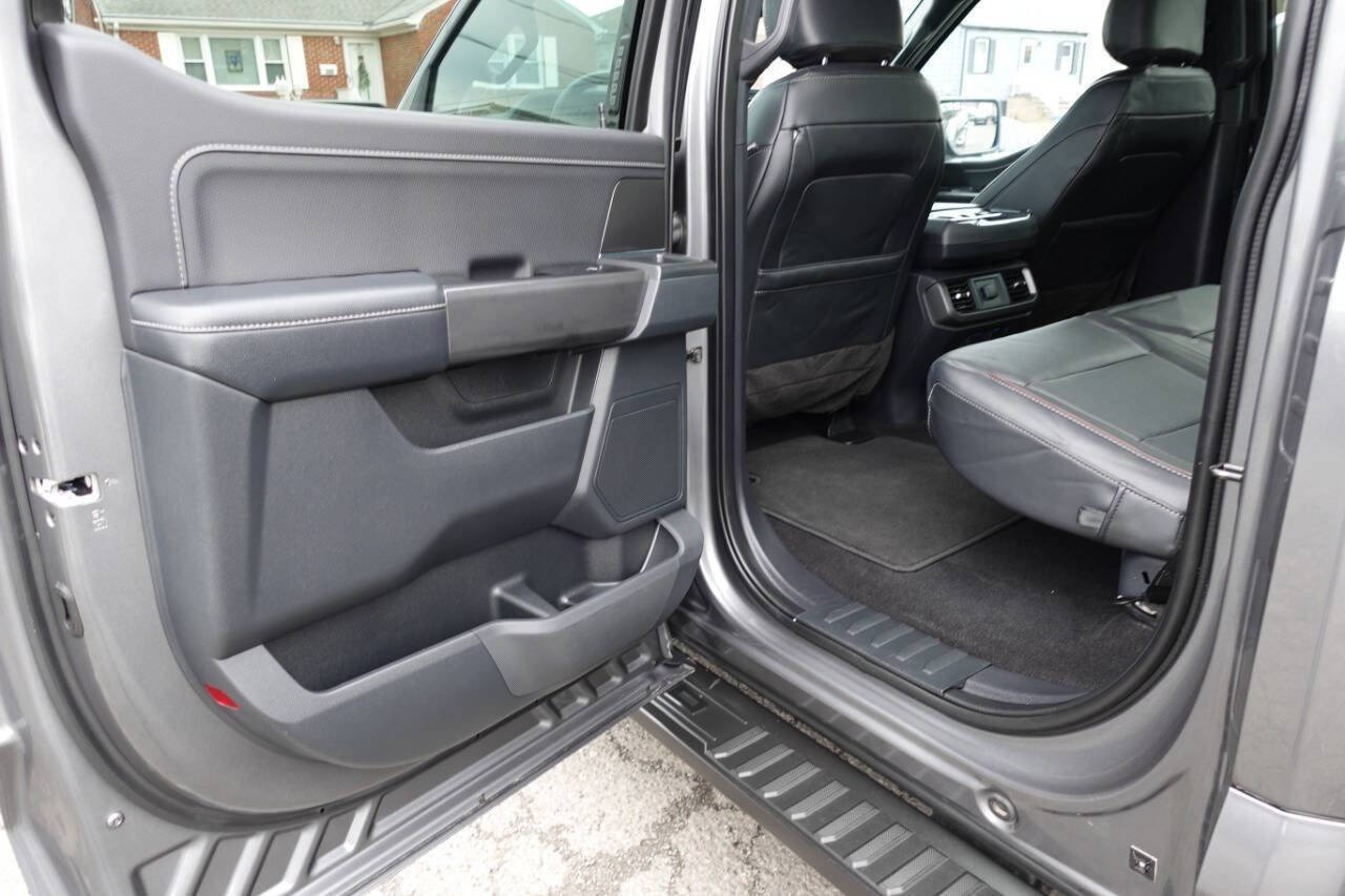 Used 2024 Ford F150 XLT w/ XLT Black Appearance Package image 21