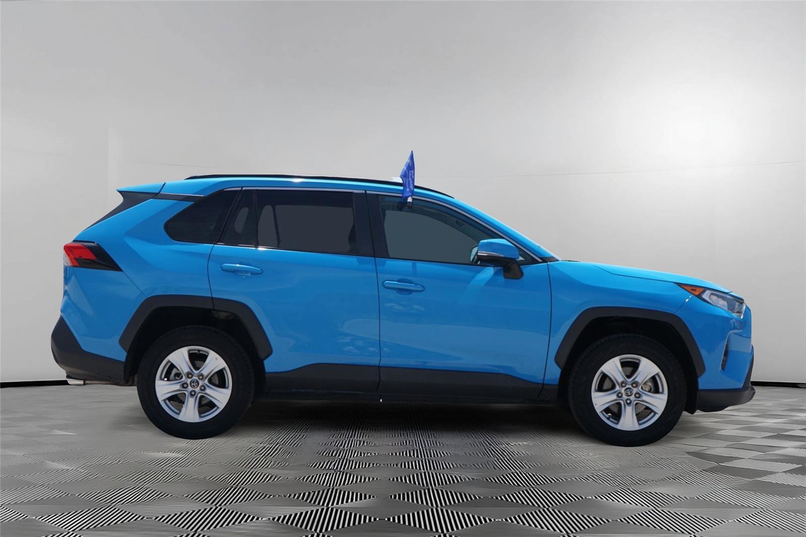 Used 2020 Toyota RAV4 XLE FWD image 4