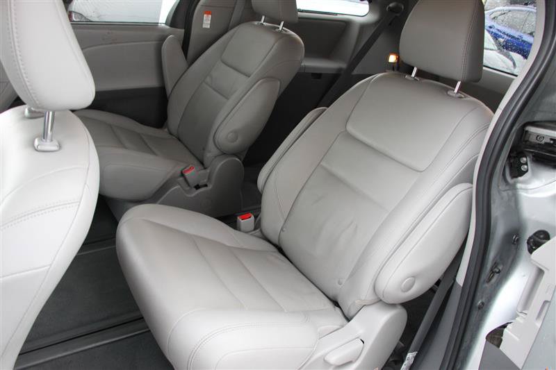 Used 2020 Toyota Sienna XLE w/ XLE Navigation Package AWD/4WD image 19