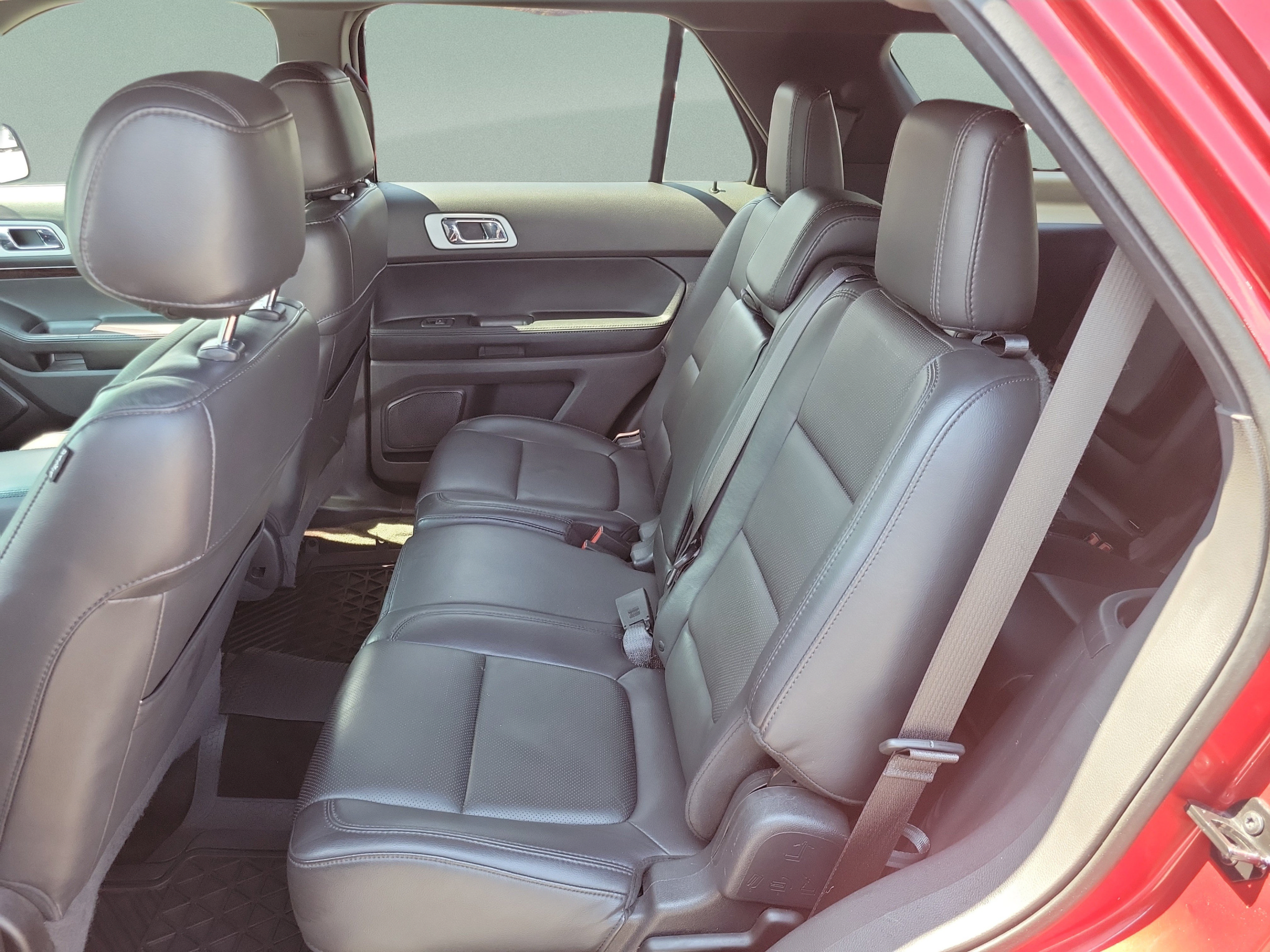 Used 2015 Ford Explorer Limited w/ Equipment Group 301A AWD/4WD image 13
