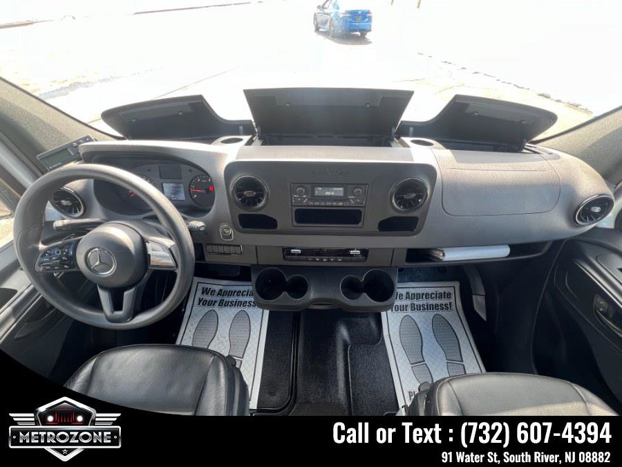 Used 2022 Mercedes-Benz Sprinter 2500 image 22