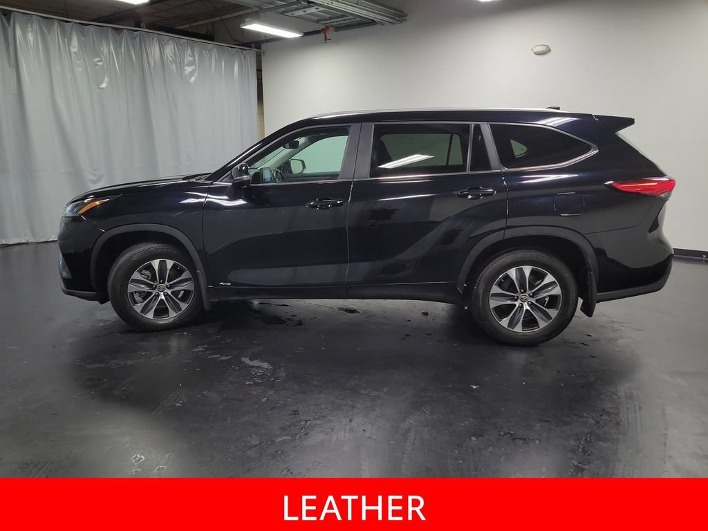 Used 2023 Toyota Highlander XLE AWD/4WD image 5