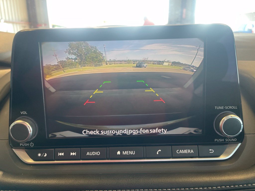 Used 2024 Nissan Rogue S FWD image 23