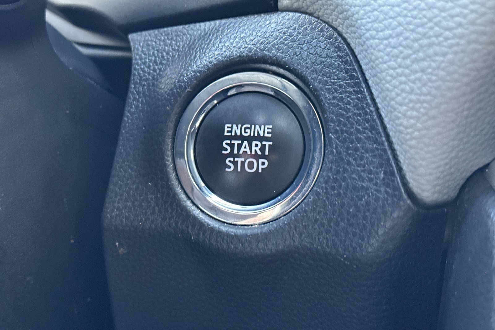 Used 2025 Toyota RAV4 XLE w/ Convenience Package FWD image 29