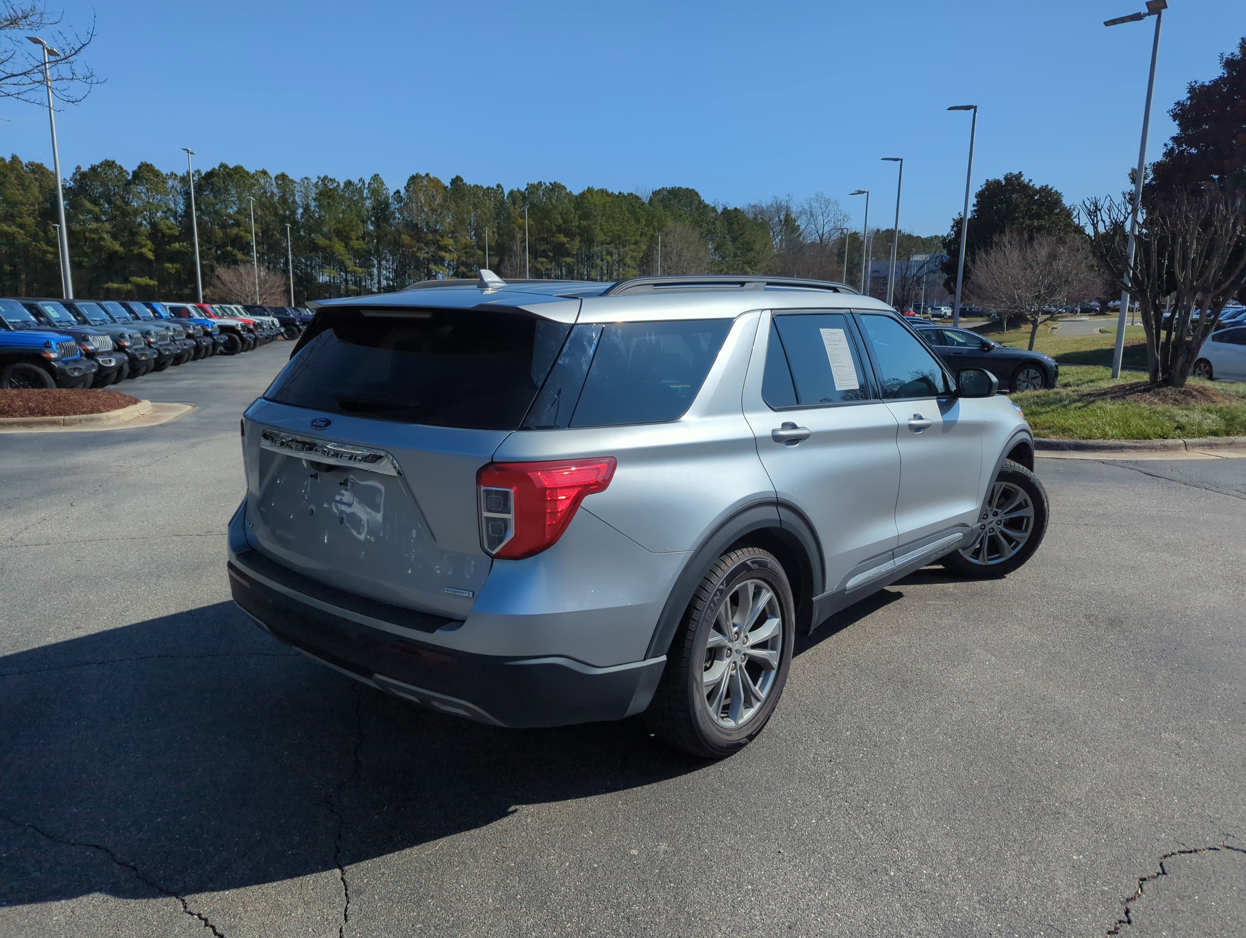 Used 2020 Ford Explorer XLT w/ Equipment Group 202A image 5