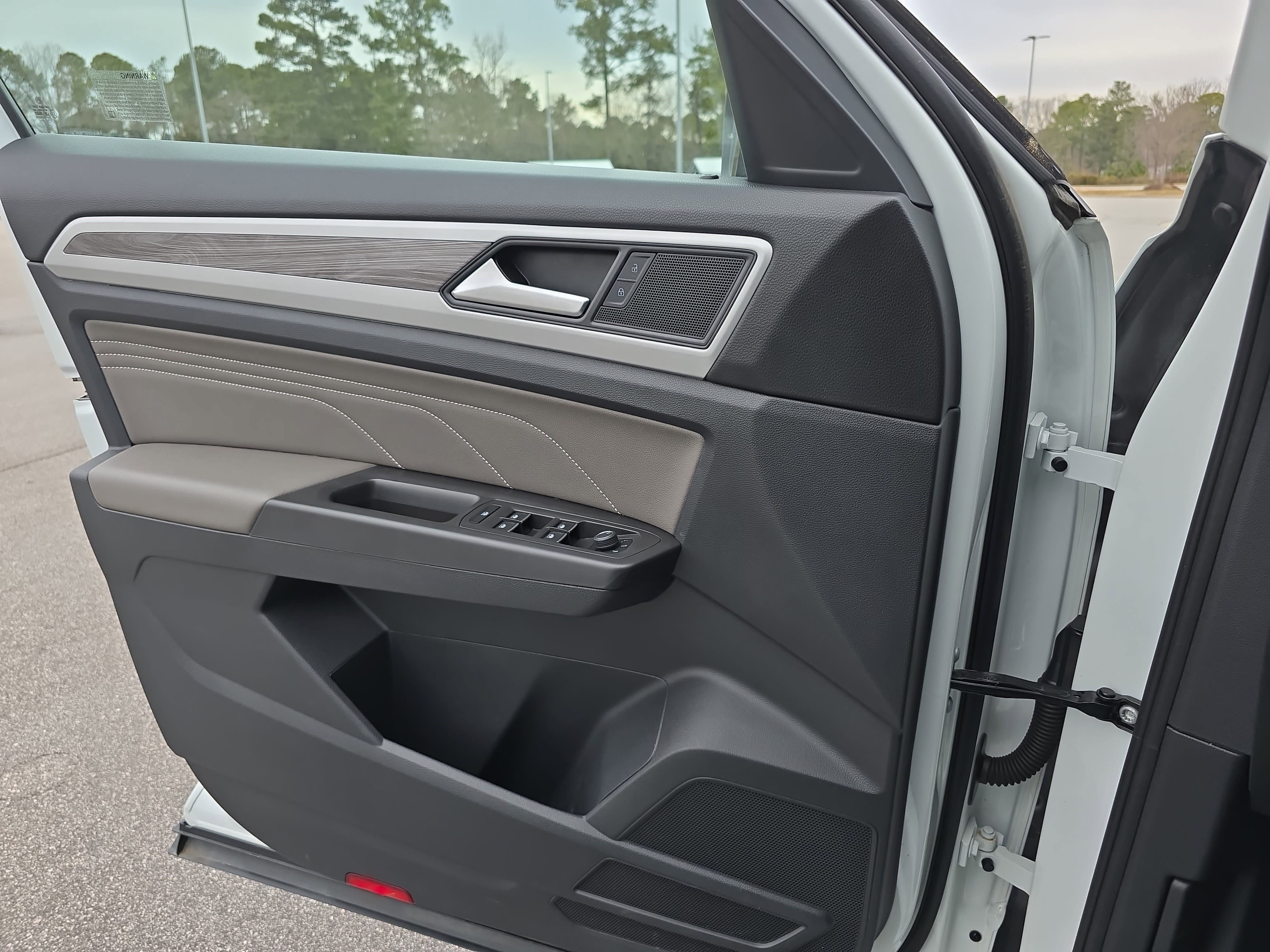 Used 2023 Volkswagen Atlas Cross Sport SE image 26