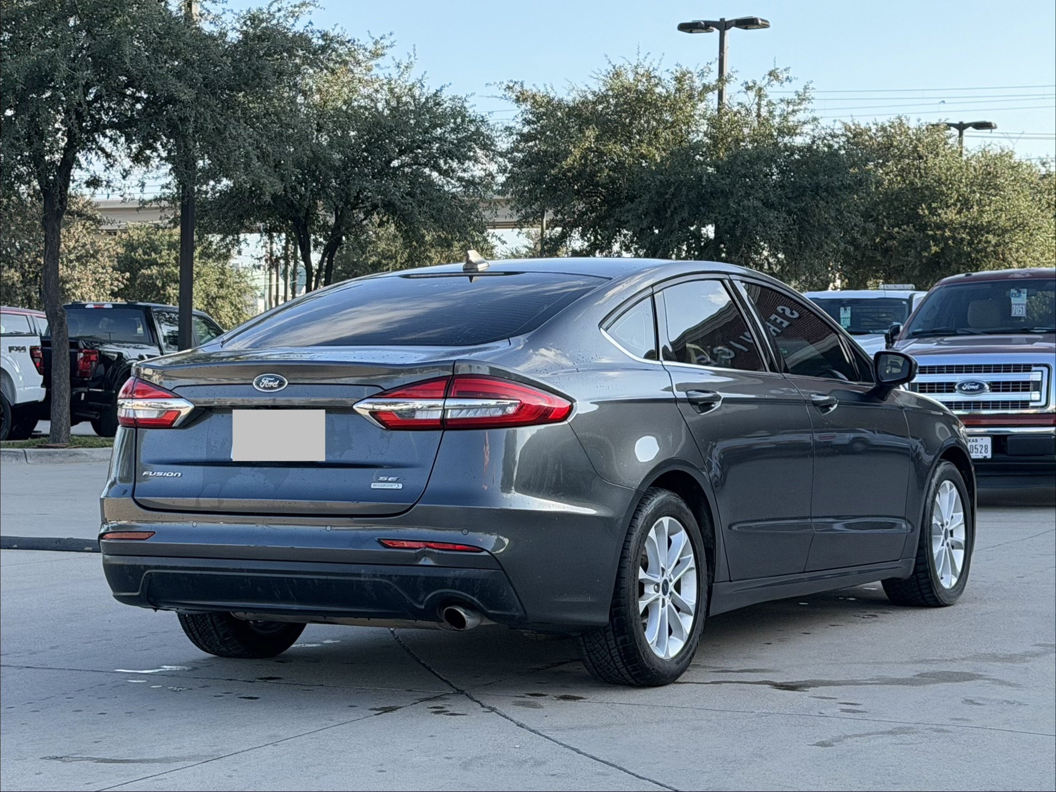 Used 2020 Ford Fusion SE FWD image 4