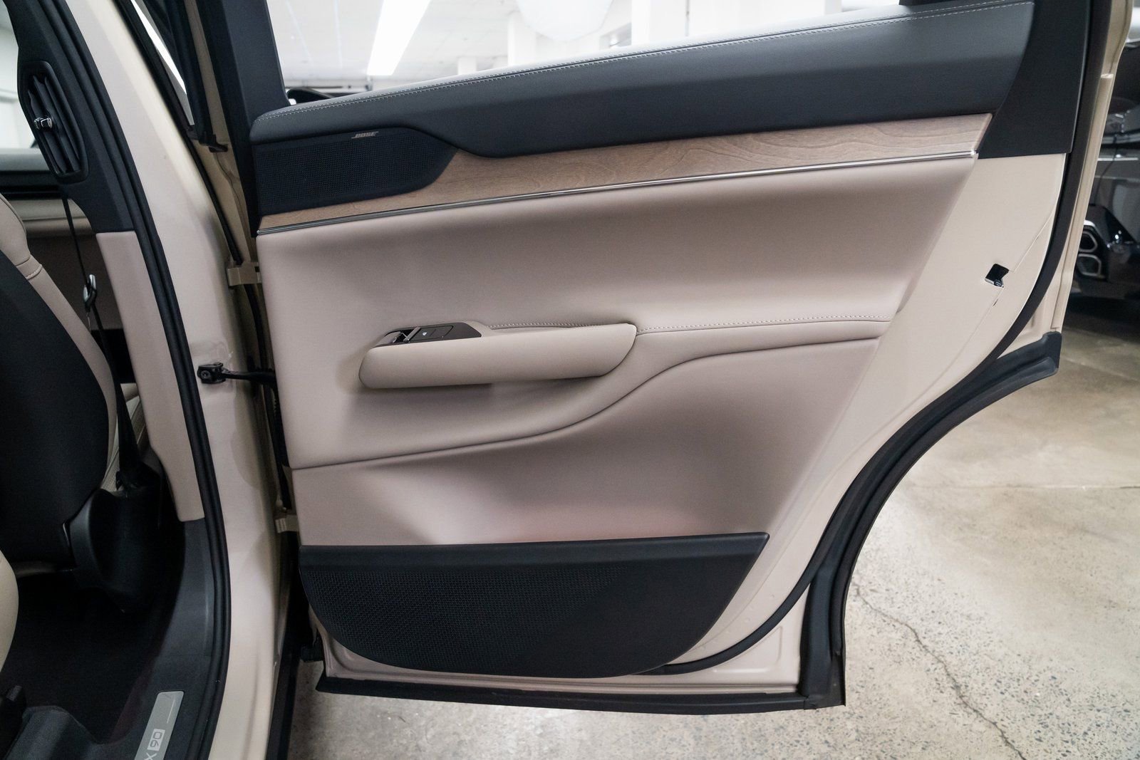 Used 2025 Volvo EX90 Plus image 22