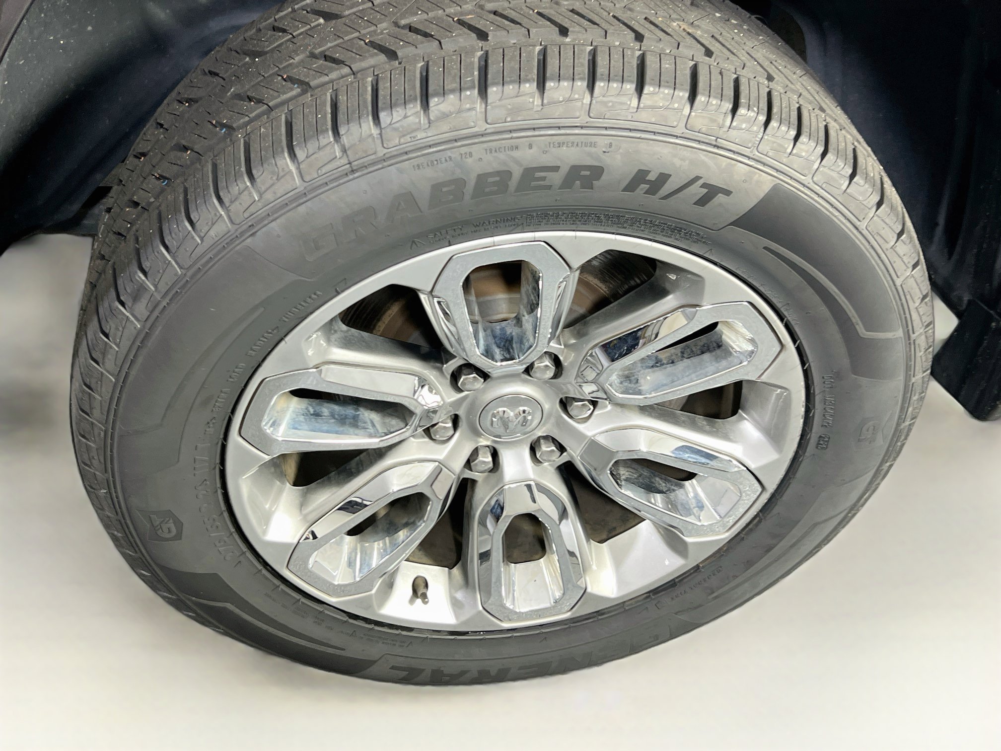 Used 2023 RAM 1500 Laramie AWD/4WD image 30