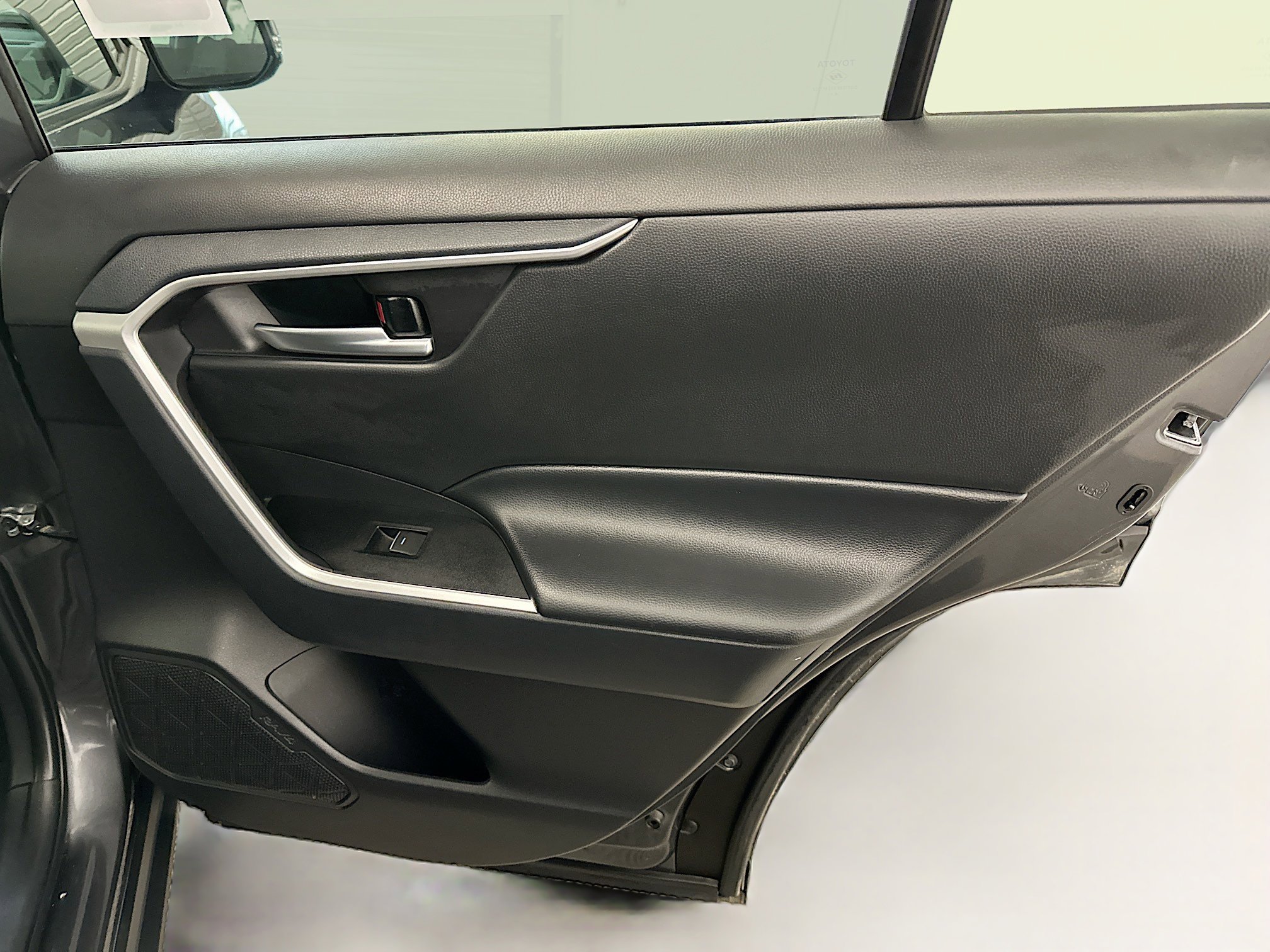 Used 2025 Toyota RAV4 XLE image 31