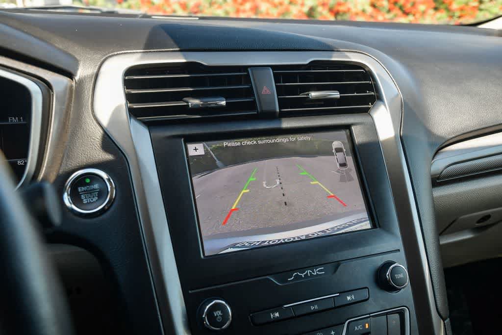 Used 2019 Ford Fusion SE FWD image 22