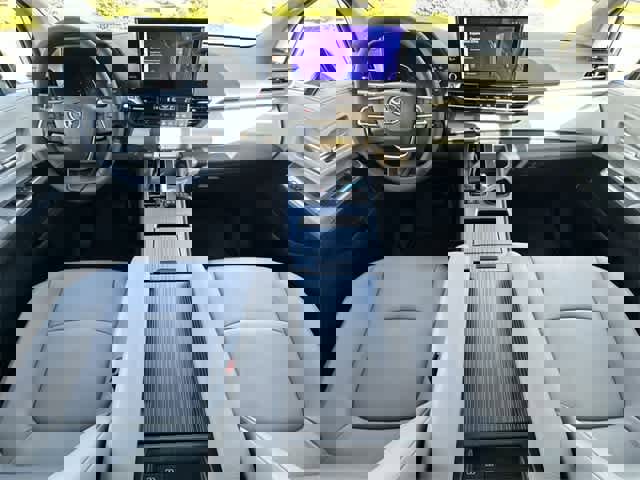 Used 2025 Toyota Sienna XLE image 21