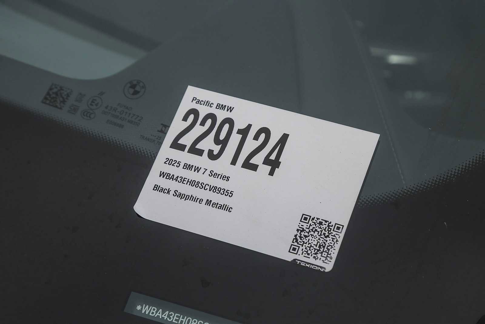 Used 2025 BMW 750e xDrive image 24