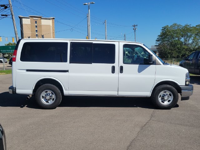 Used 2018 Chevrolet Express 3500 LT w/ LT Preferred Equipment Group RWD image 6