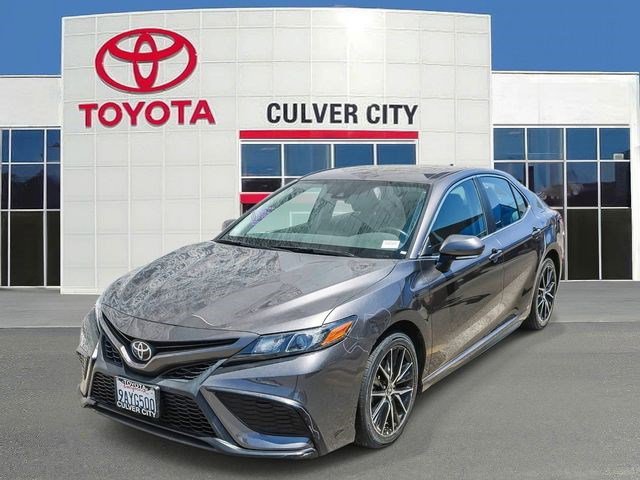 Used 2022 Toyota Camry SE FWD image 1
