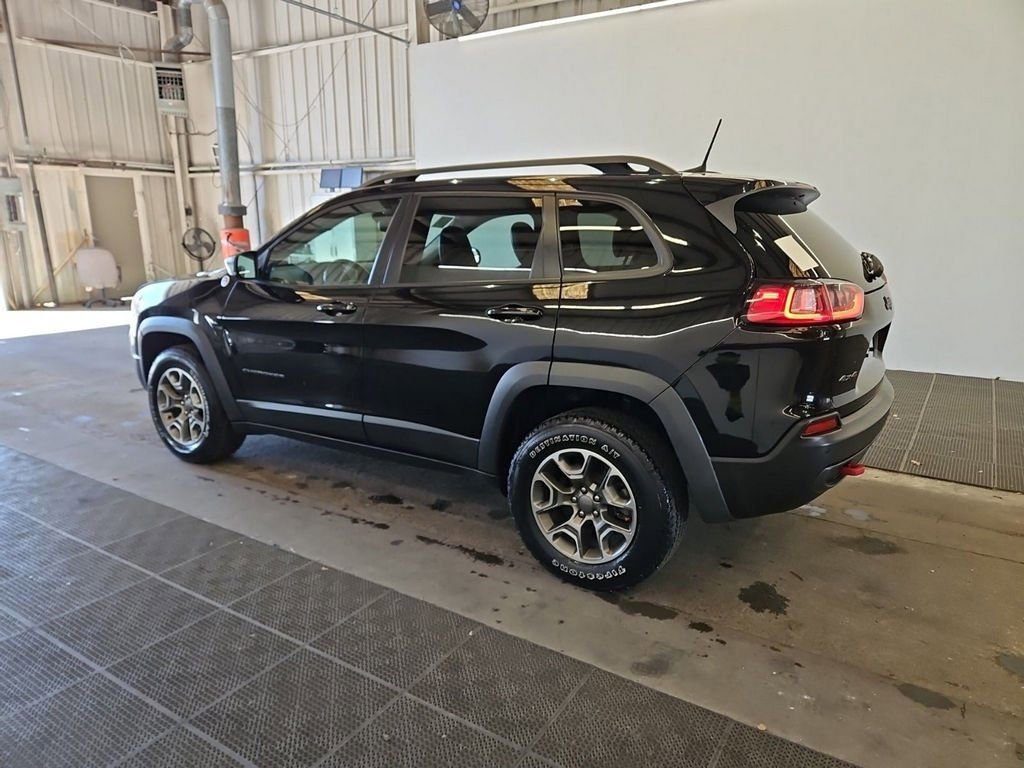 Used 2020 Jeep Cherokee Trailhawk image 4