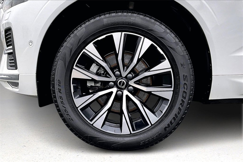 Used 2023 Volvo XC60 B5 Plus image 33