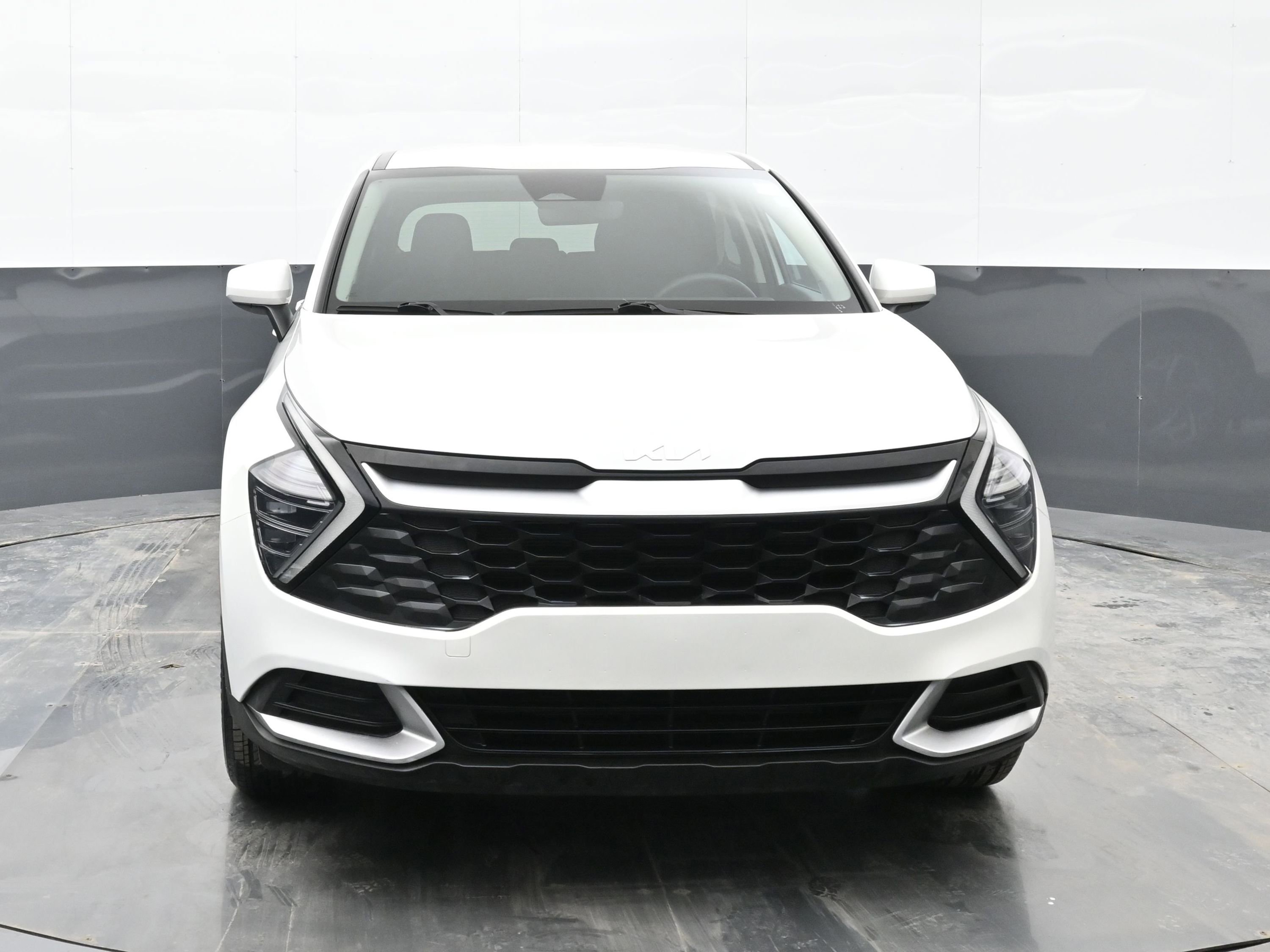 Used 2024 Kia Sportage LX image 3