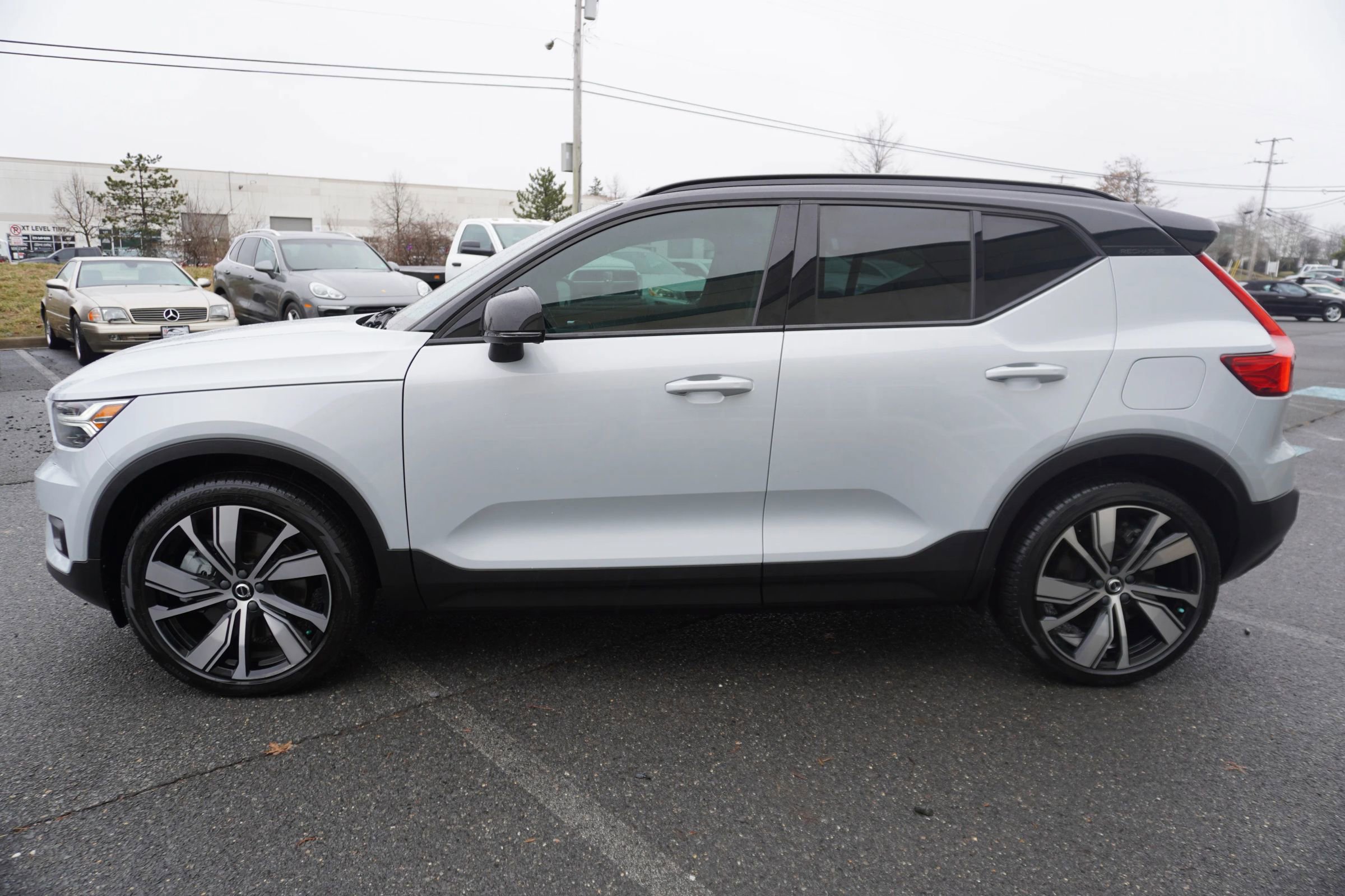 Used 2021 Volvo XC40 P8 Recharge w/ Advanced Package image 4