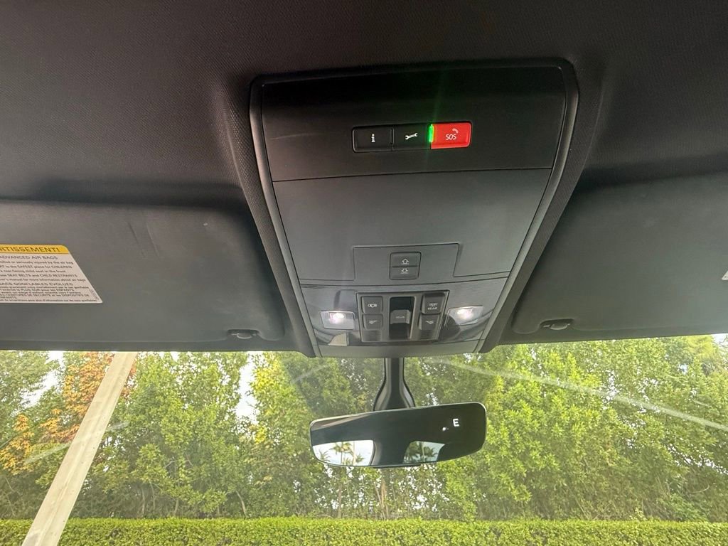 Used 2021 Volkswagen Atlas Cross Sport SE image 11