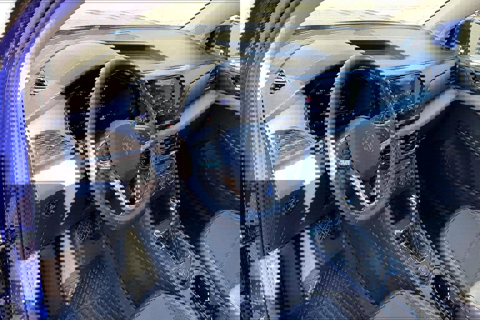 Certified 2022 Volkswagen Taos SE w/ Panoramic Sunroof Package image 14