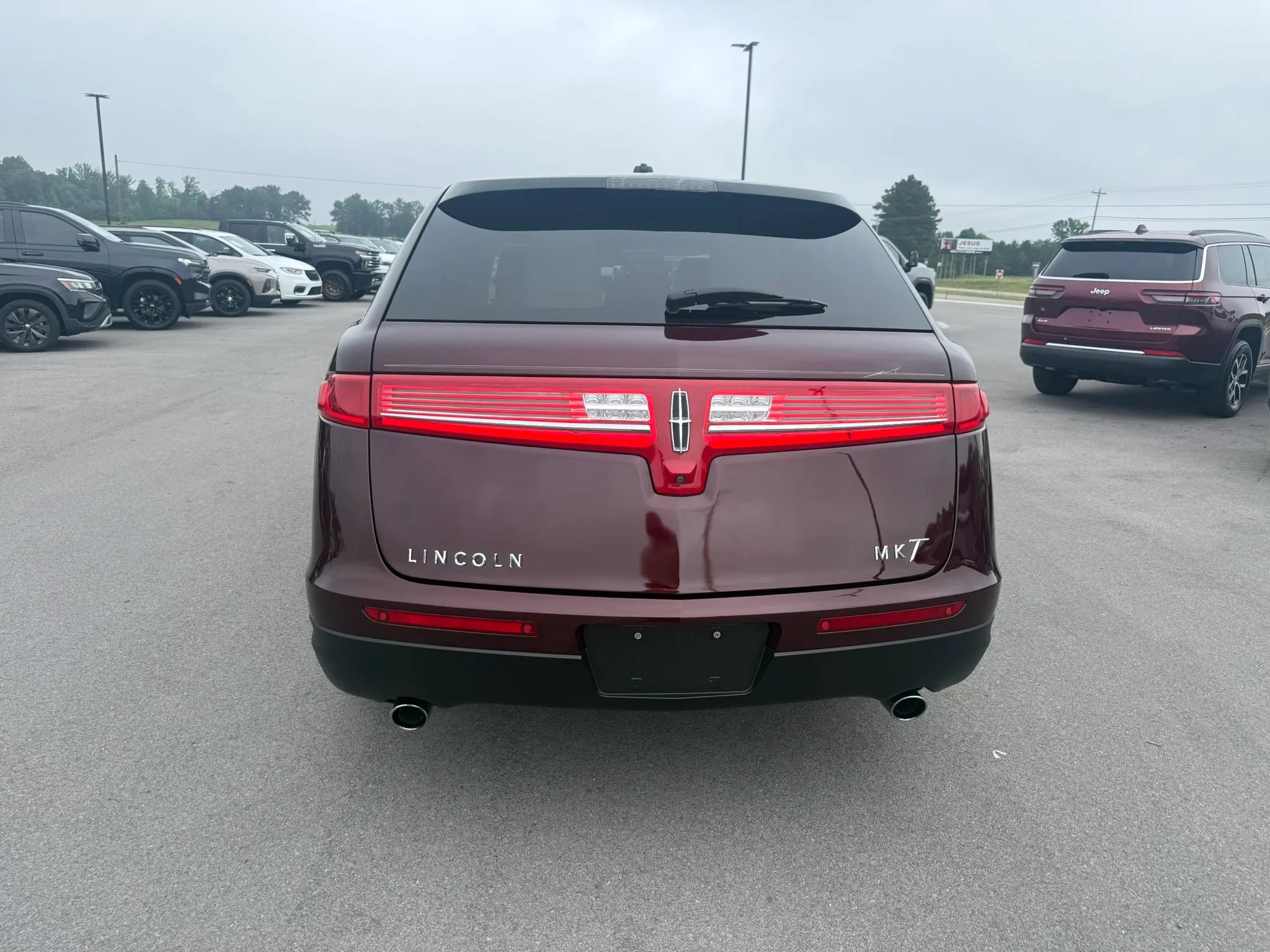 Used 2019 Lincoln MKT AWD image 5