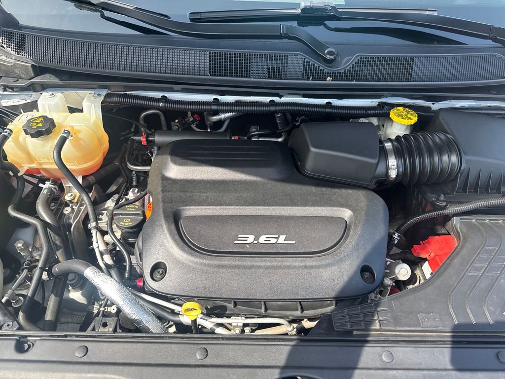Used 2018 Chrysler Pacifica Touring Plus w/ Tire & Wheel Group FWD image 21