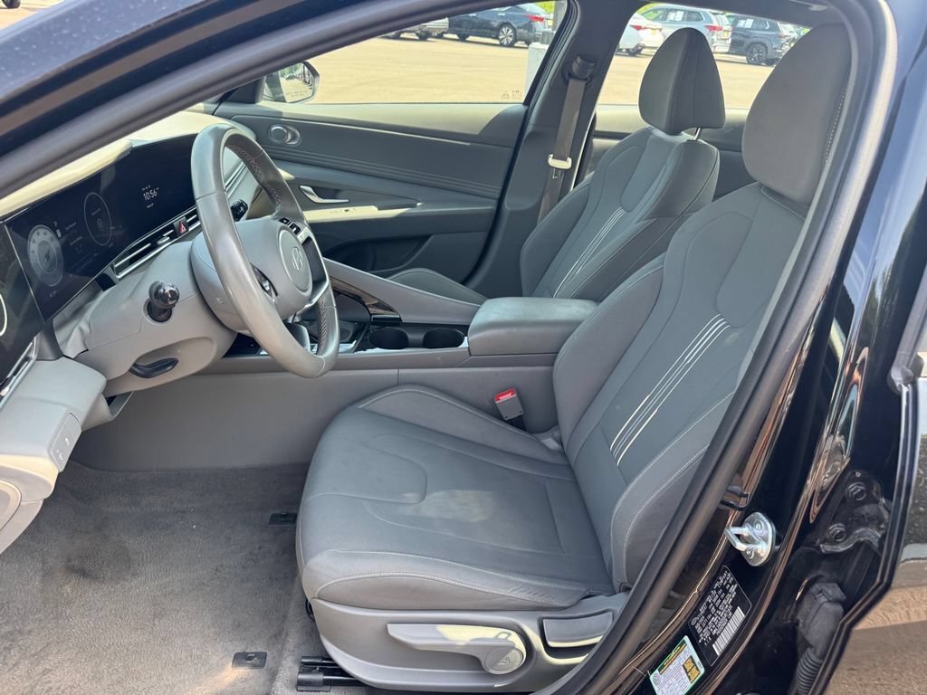 Used 2025 Hyundai Elantra SEL FWD image 7