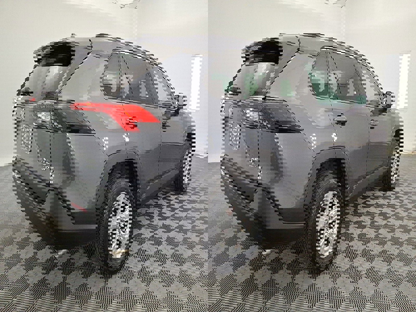 Used 2020 Toyota RAV4 XLE image 24