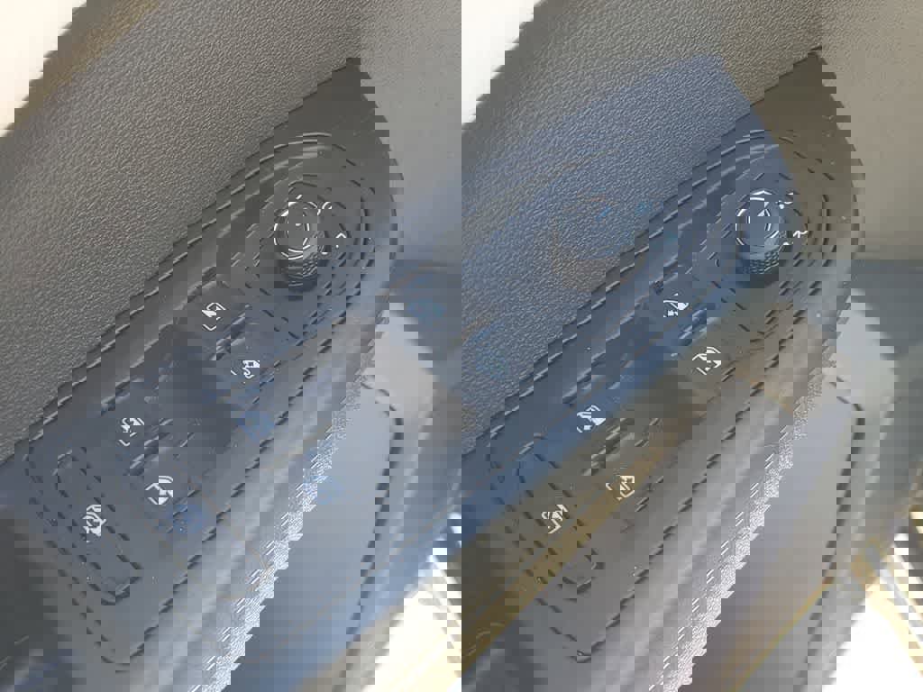 Used 2025 Volkswagen Taos S image 17