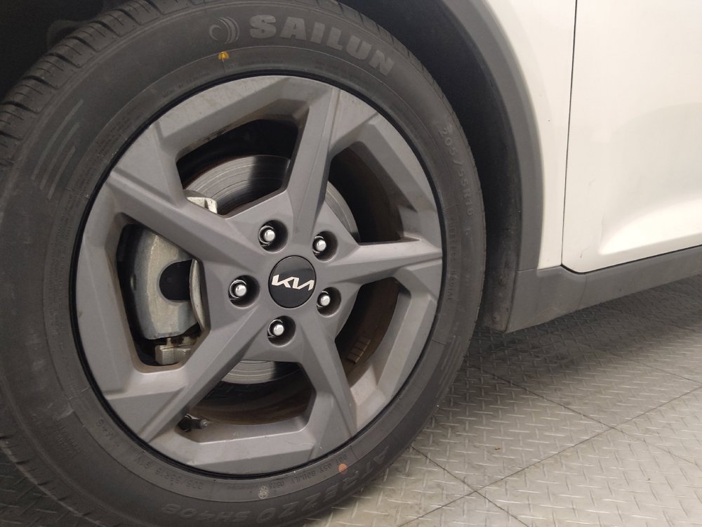 Used 2025 Kia K4 FWD image 31