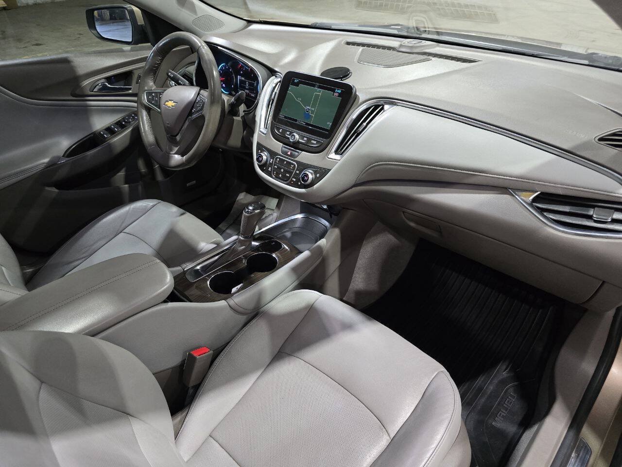 Used 2018 Chevrolet Malibu Premier w/ Premier Sun and Wheel Package FWD image 34