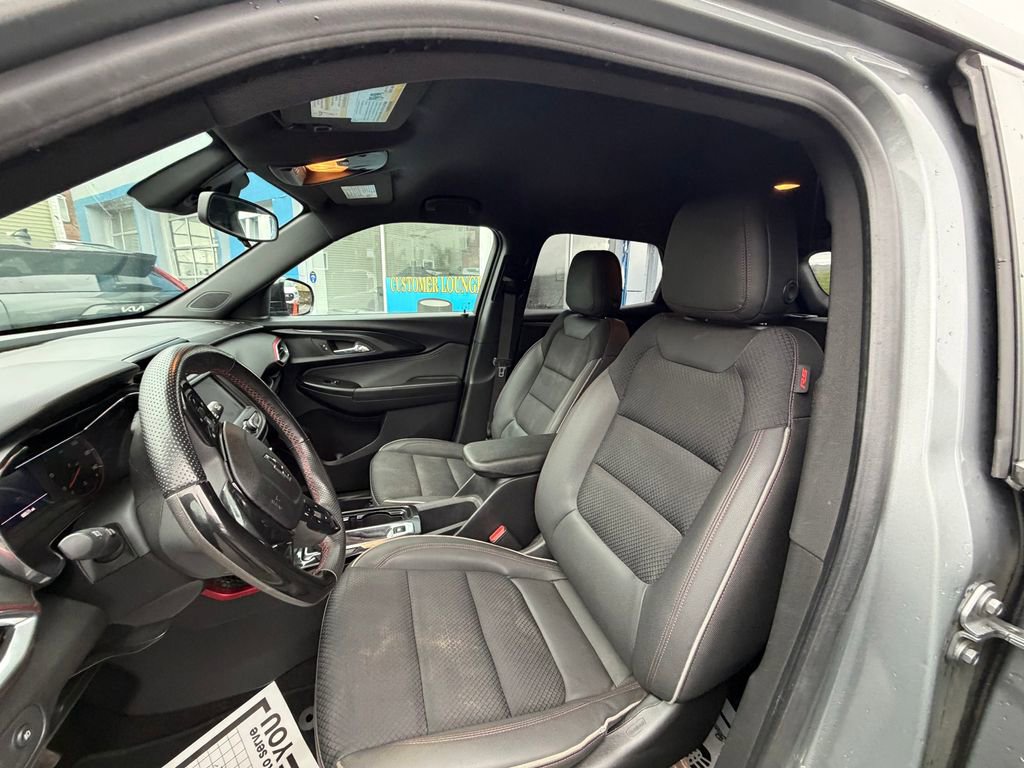 Used 2023 Chevrolet TrailBlazer RS FWD image 9