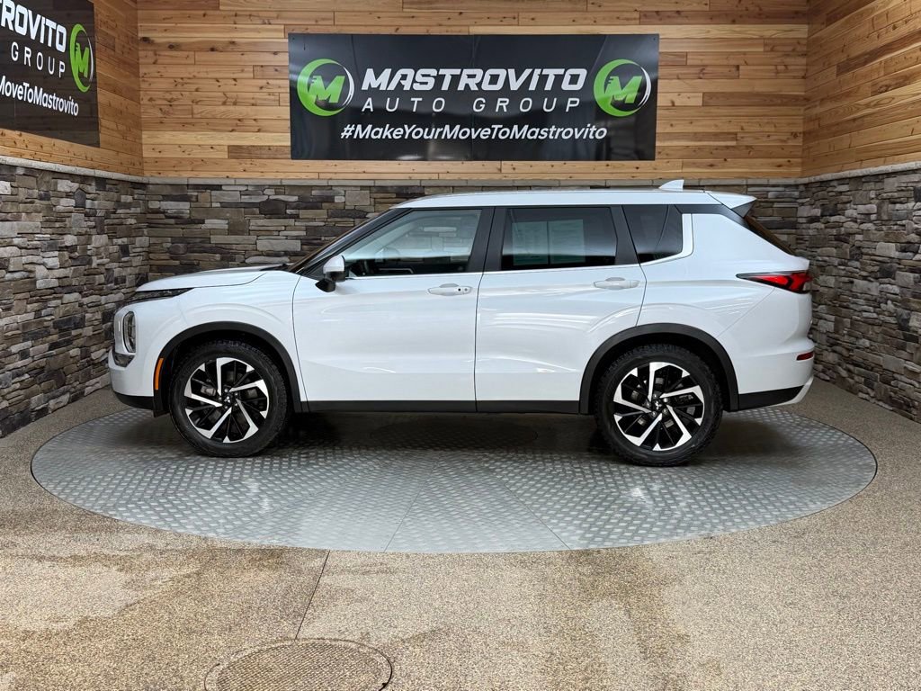 Used 2023 Mitsubishi Outlander SE image 6