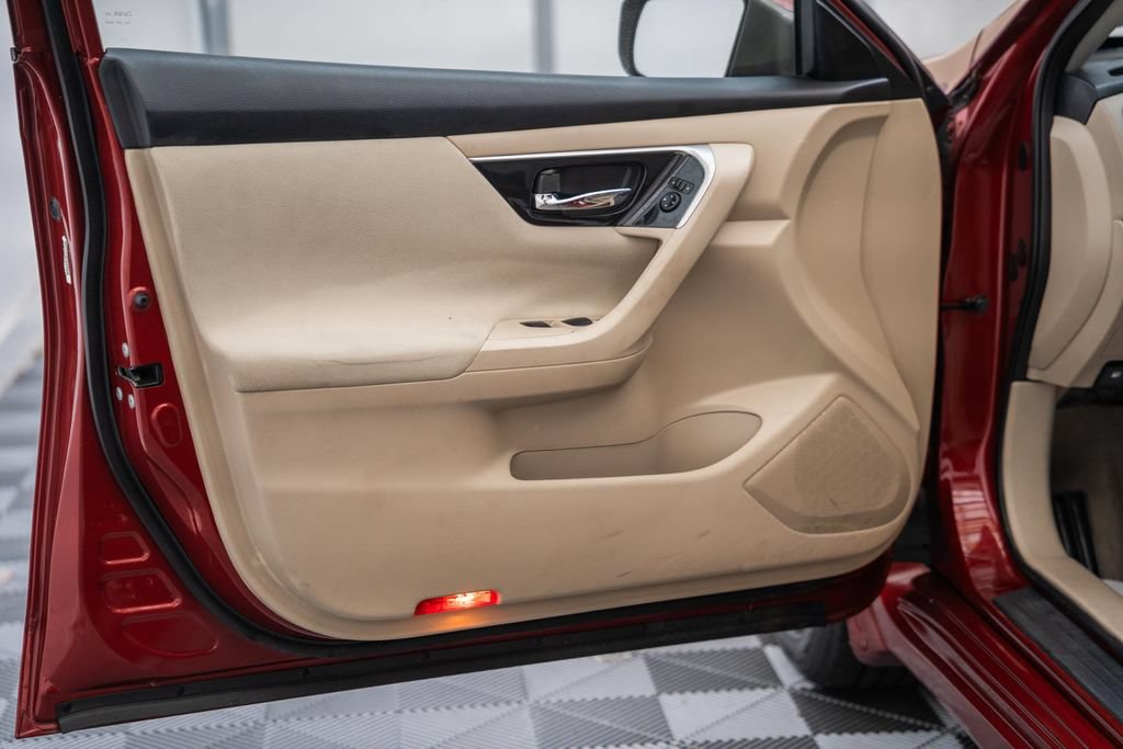 Used 2014 Nissan Altima 2.5 S FWD image 34