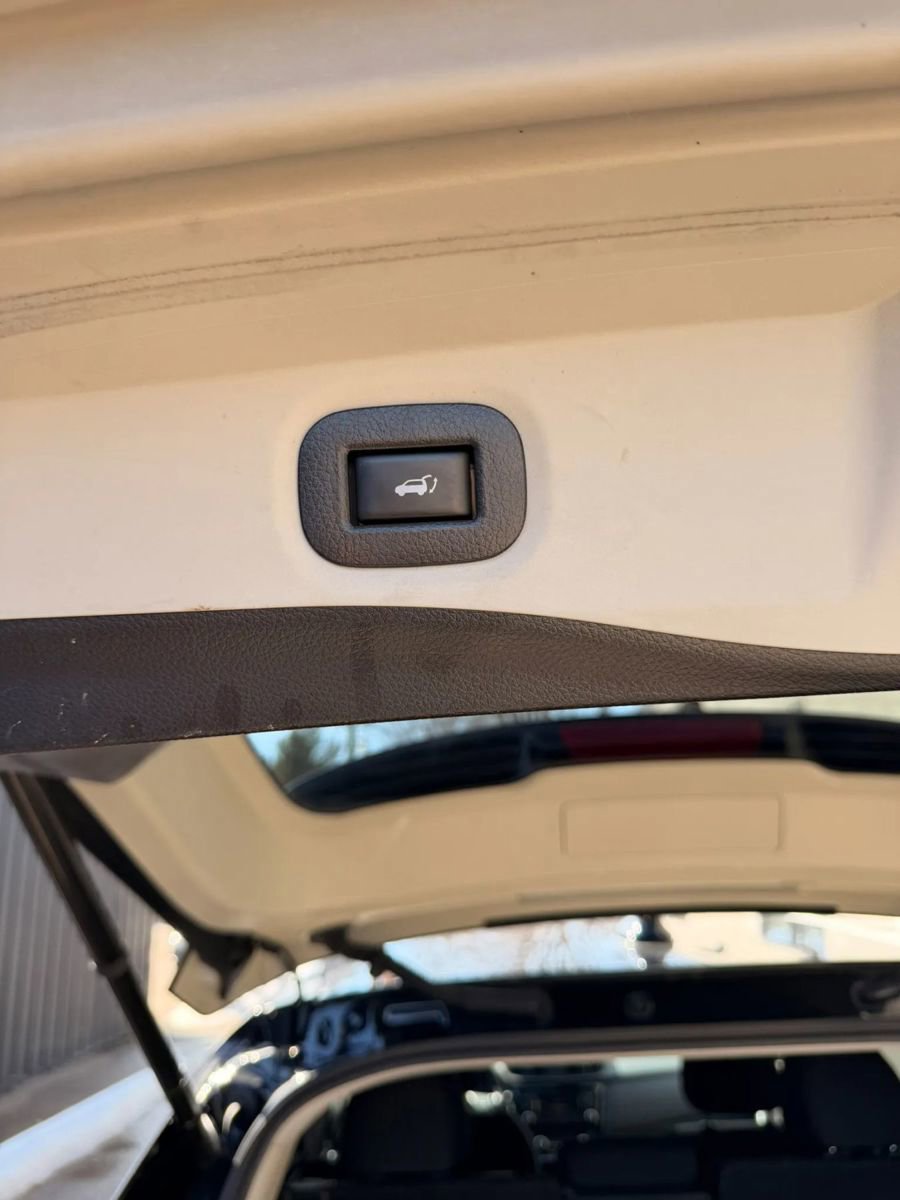 Used 2020 Nissan Rogue SV image 6