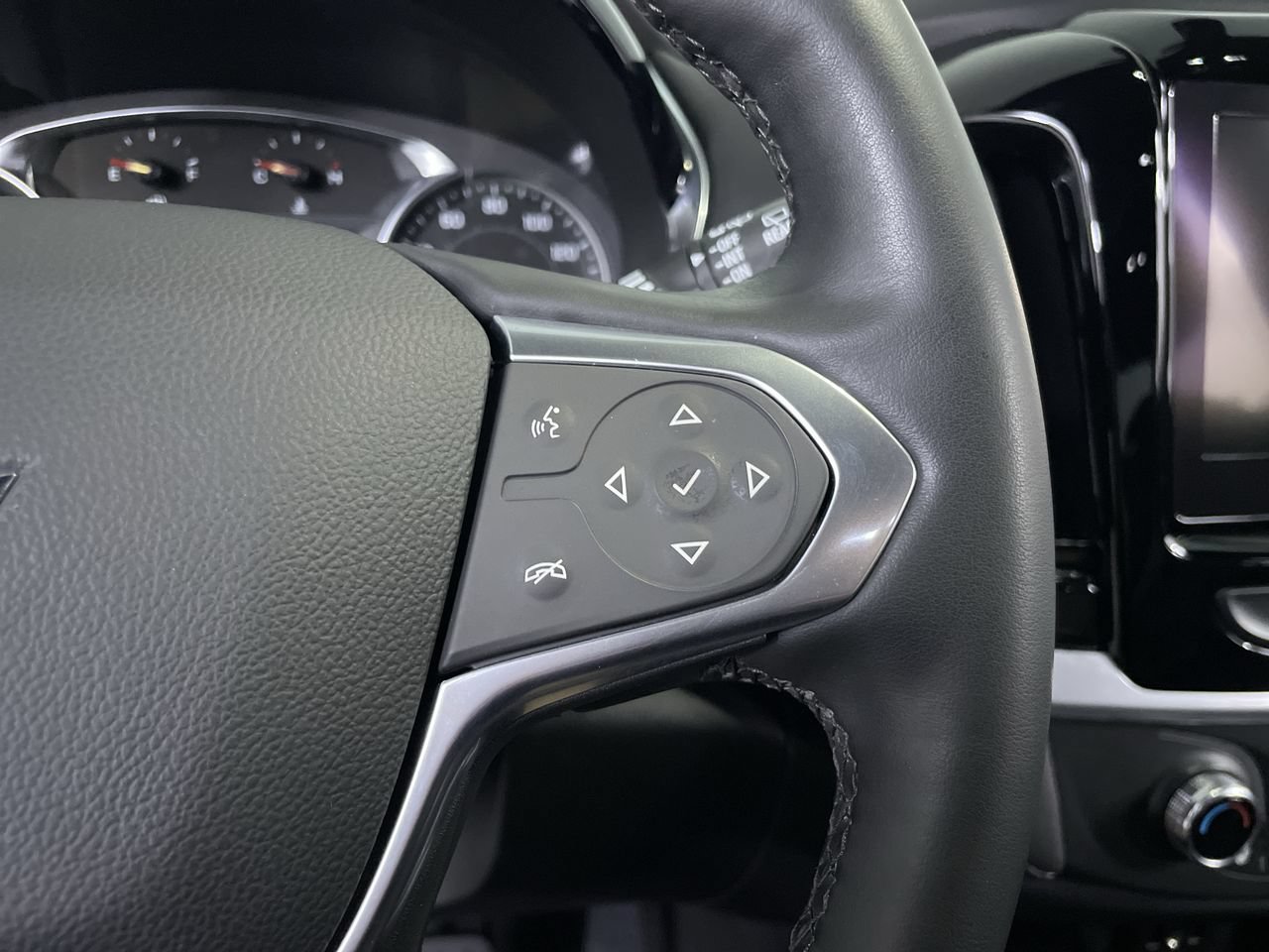 Used 2023 Chevrolet Traverse LT AWD/4WD image 27