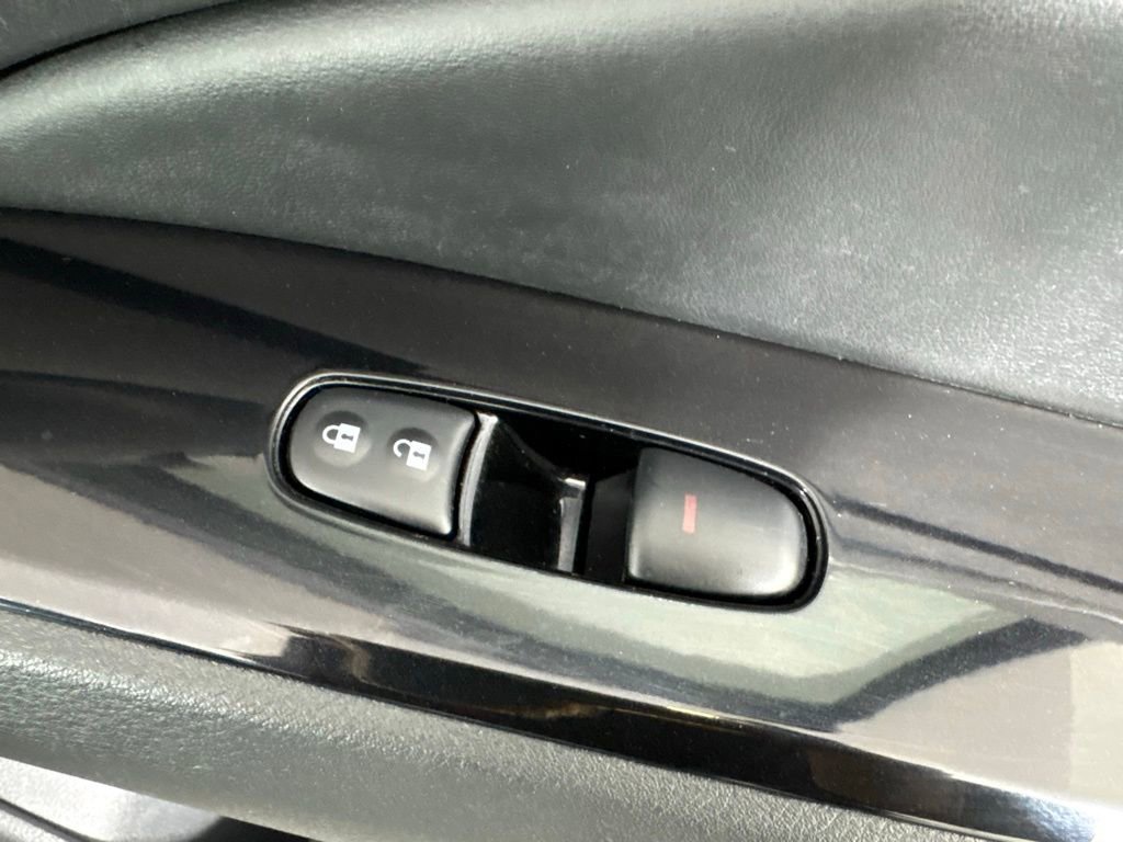 Used 2025 Nissan Altima 2.5 SR image 32