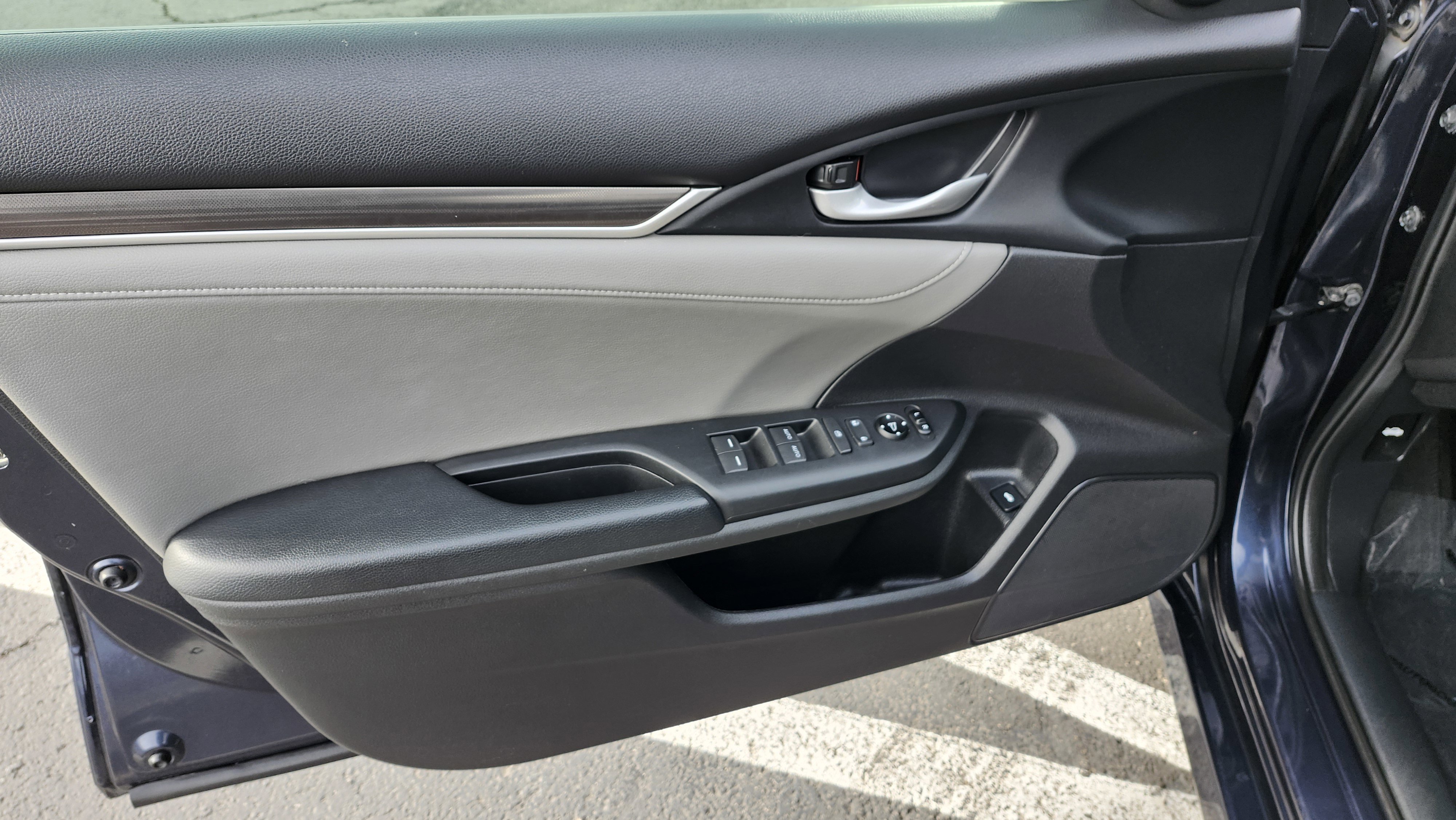 Used 2019 Honda Civic EX-L image 24