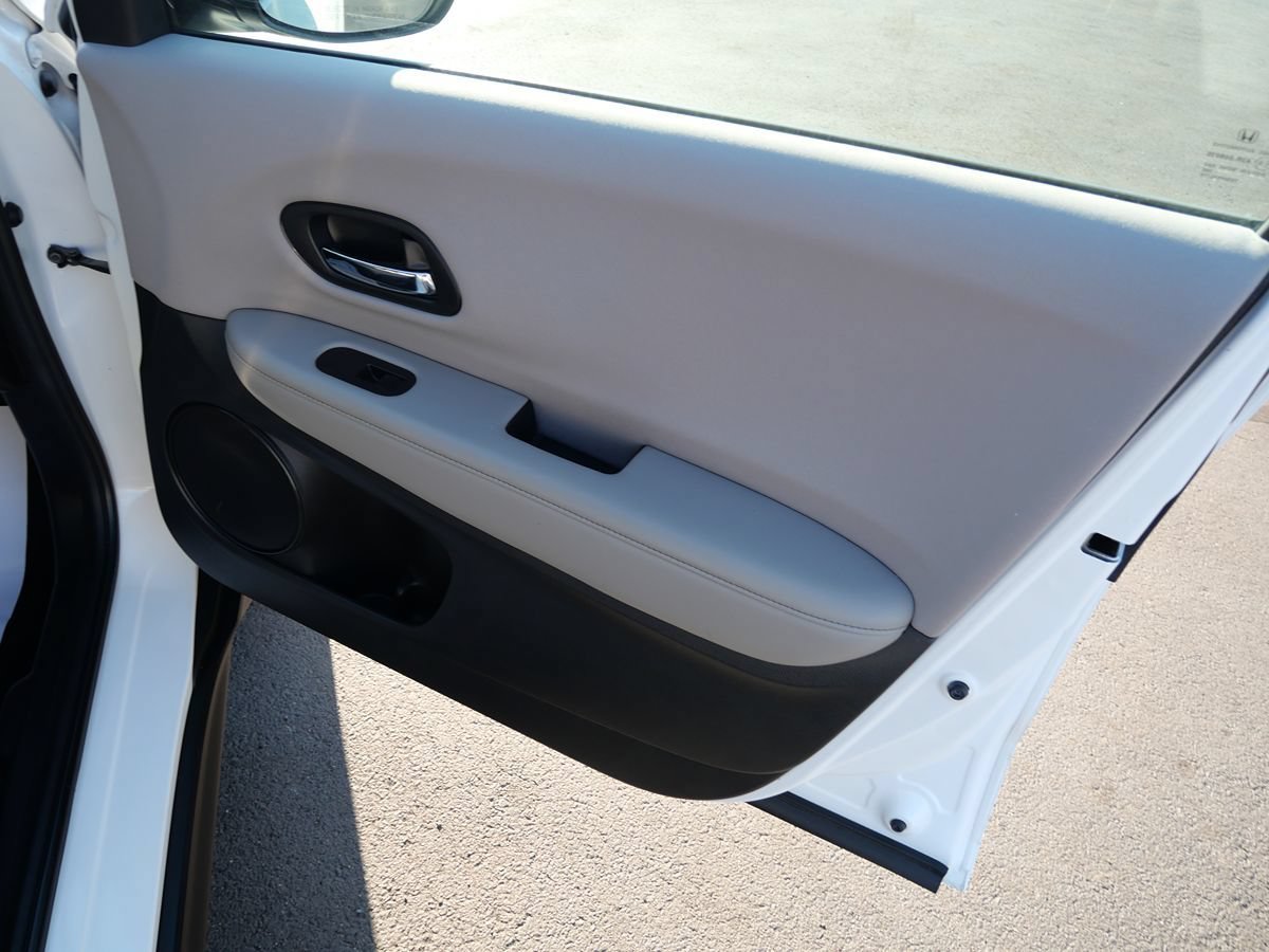 Used 2016 Honda HR-V LX image 31