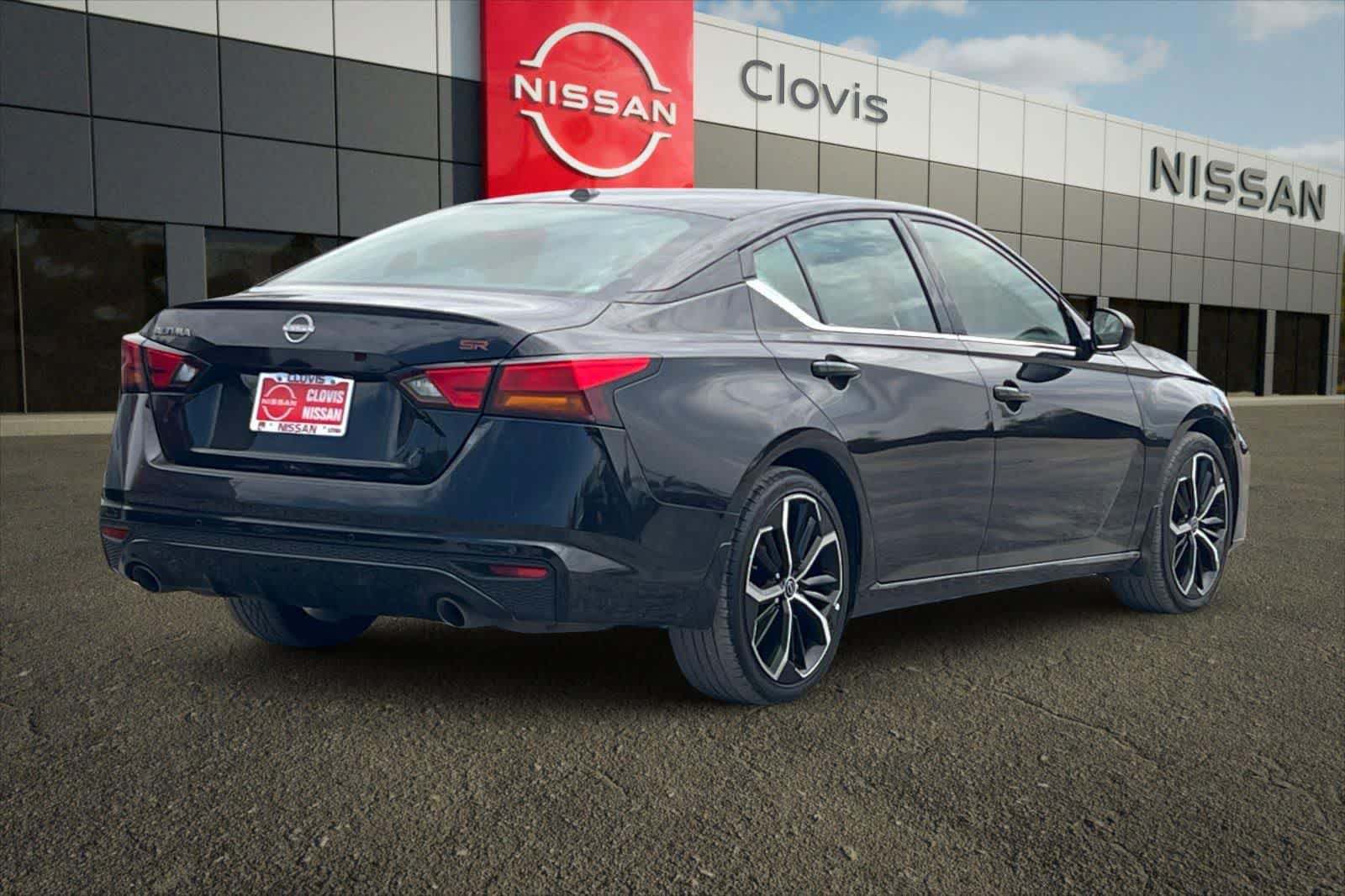 Used 2024 Nissan Altima 2.5 SR FWD image 3