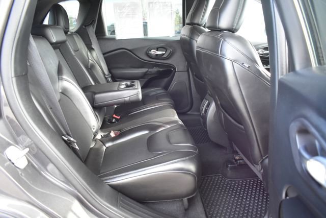 Used 2019 Jeep Cherokee Latitude Plus AWD/4WD image 39