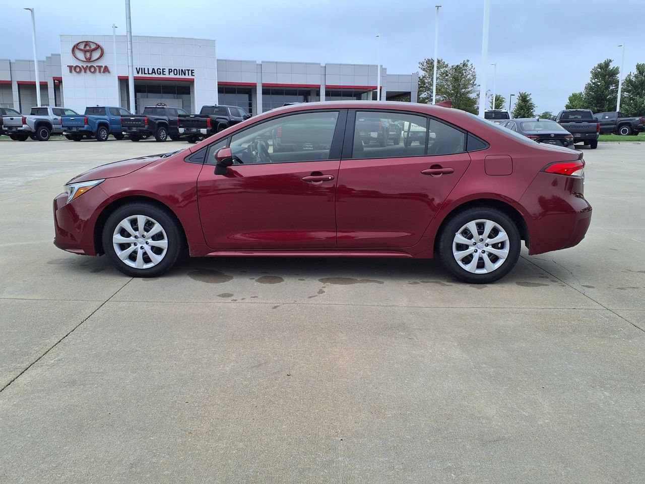 Used 2026 Toyota Corolla LE FWD image 2