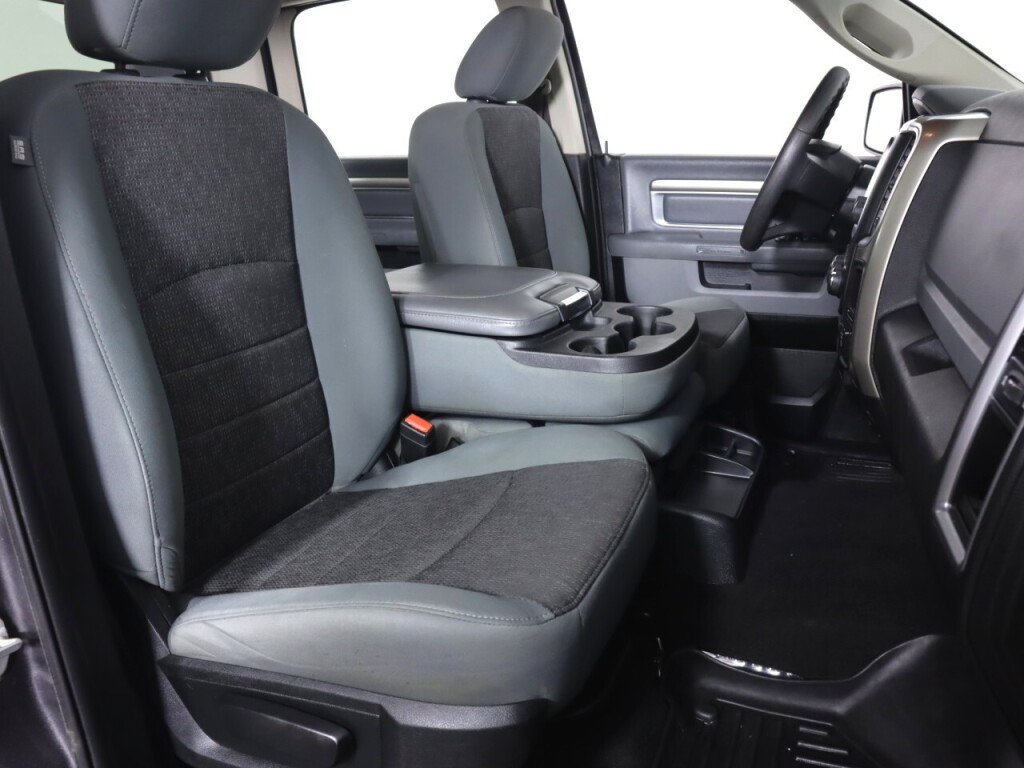 Used 2018 RAM 1500 Classic SLT AWD/4WD image 40