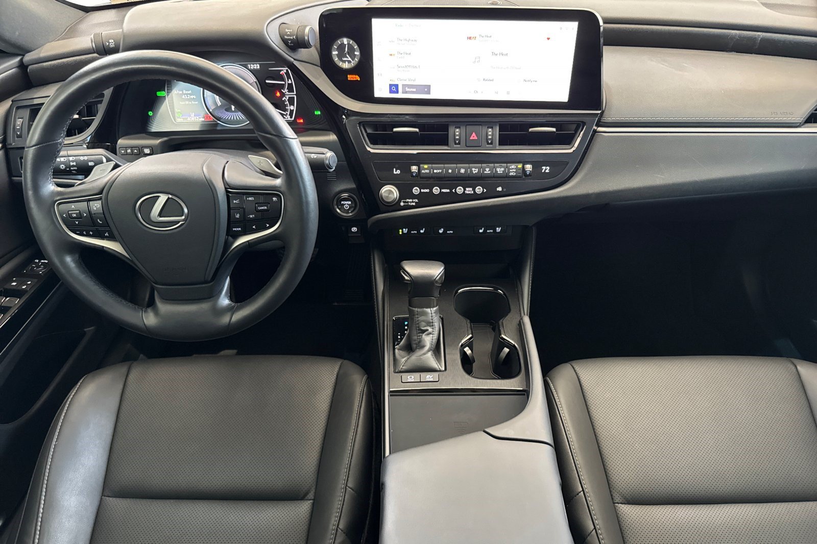 Certified 2025 Lexus ES 300h w/ Premium Package FWD image 17